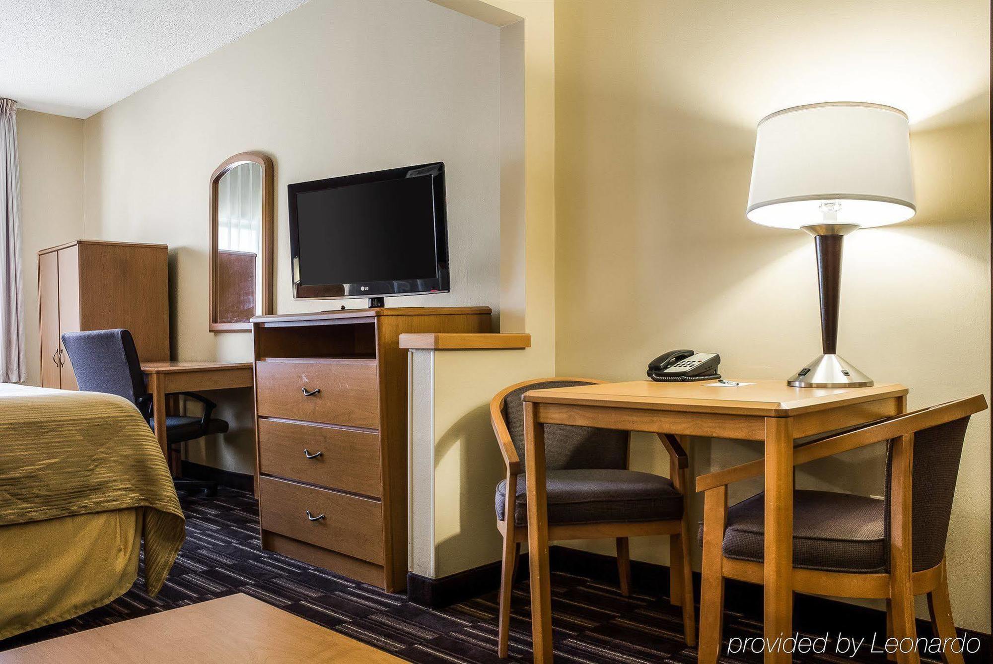 Quality Suites Near West Acres Фарго Экстерьер фото